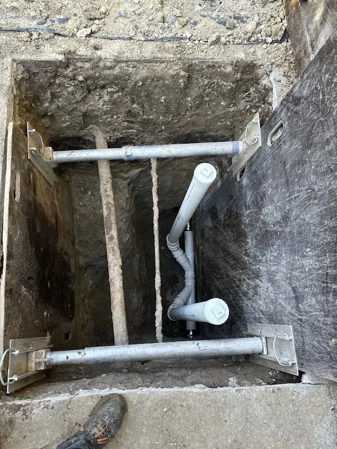 Experienced plumber completing Drain Cleaning work in Dry Ridge